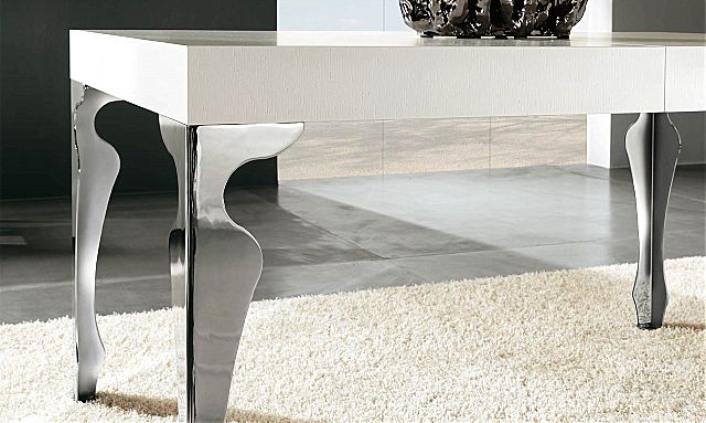 - Λεπτομέρεια του Luxury Rectangular Extending table, σε λευκό χρώμα.