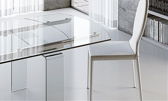 - Παρουσίαση του Lord Glass dining table, από την εταιρεία Riflessi.