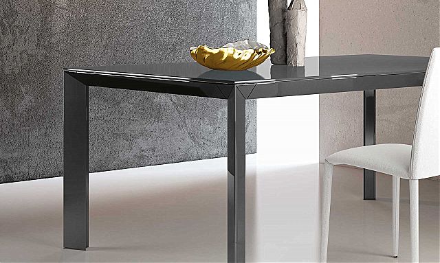 - Λεπτομέρεια του τραπεζιού τραπεζαρίας Manhattan Extendable.