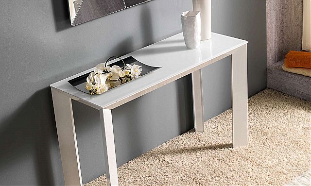 - Παρουσίαση της μεταλλικής κονσόλας Manhattan, της εταιρείας Riflessi.