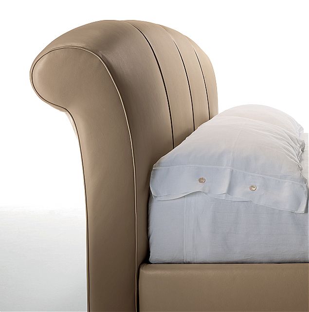 - Λεπτομέρεια του επενδυμένου κρεβατιού Bristol της εταιρείας Nicoline.