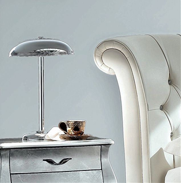 - Λεπτομέρεια του επενδυμένου κρεβατιού Royal (Nicoline).