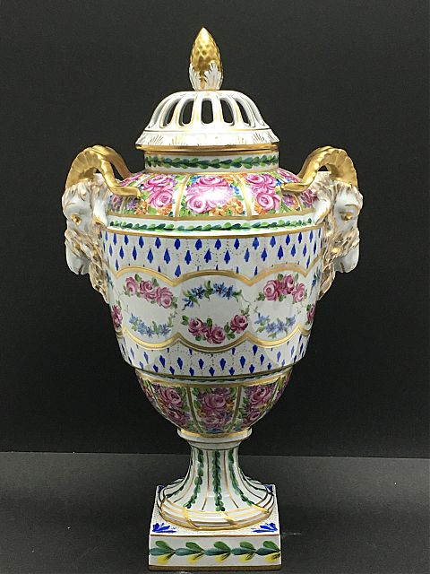 Αμφορέας εργοστασίου Dresden Porzellan manufaktur