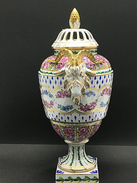 Αμφορέας εργοστασίου Dresden Porzellan manufaktur