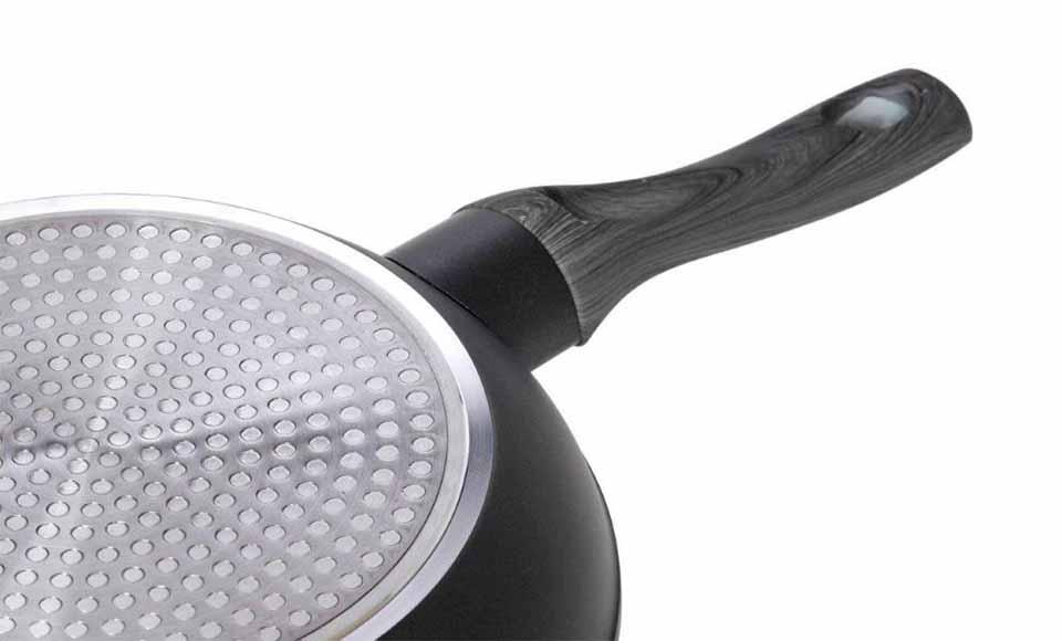 Λεπτομέρεια λαβής και πάτου σειράς Granite της εταιρείας Cryspo Trio 